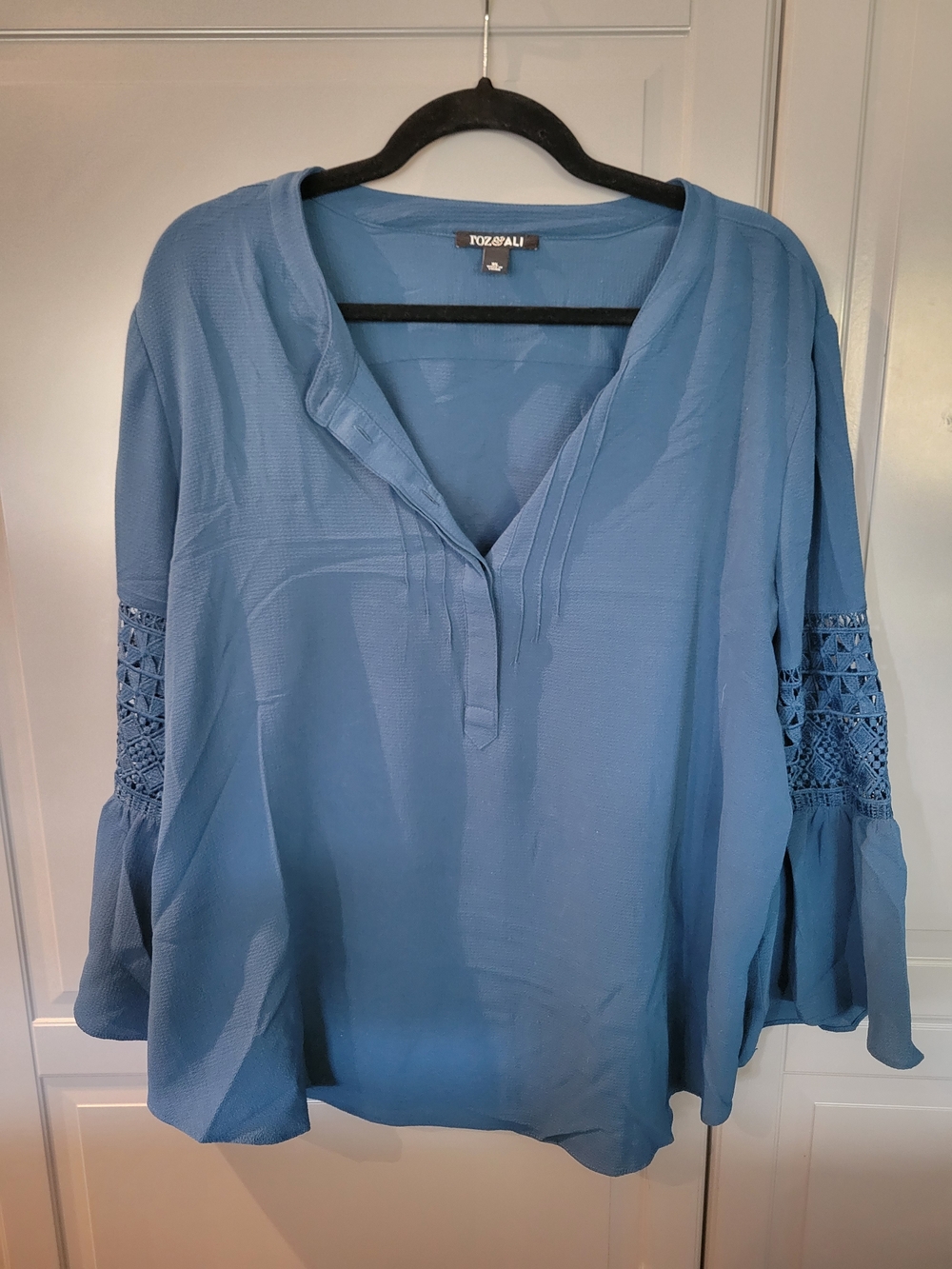 Roz & Ali Blue Crochet-Sleeve V-Neck Blouse